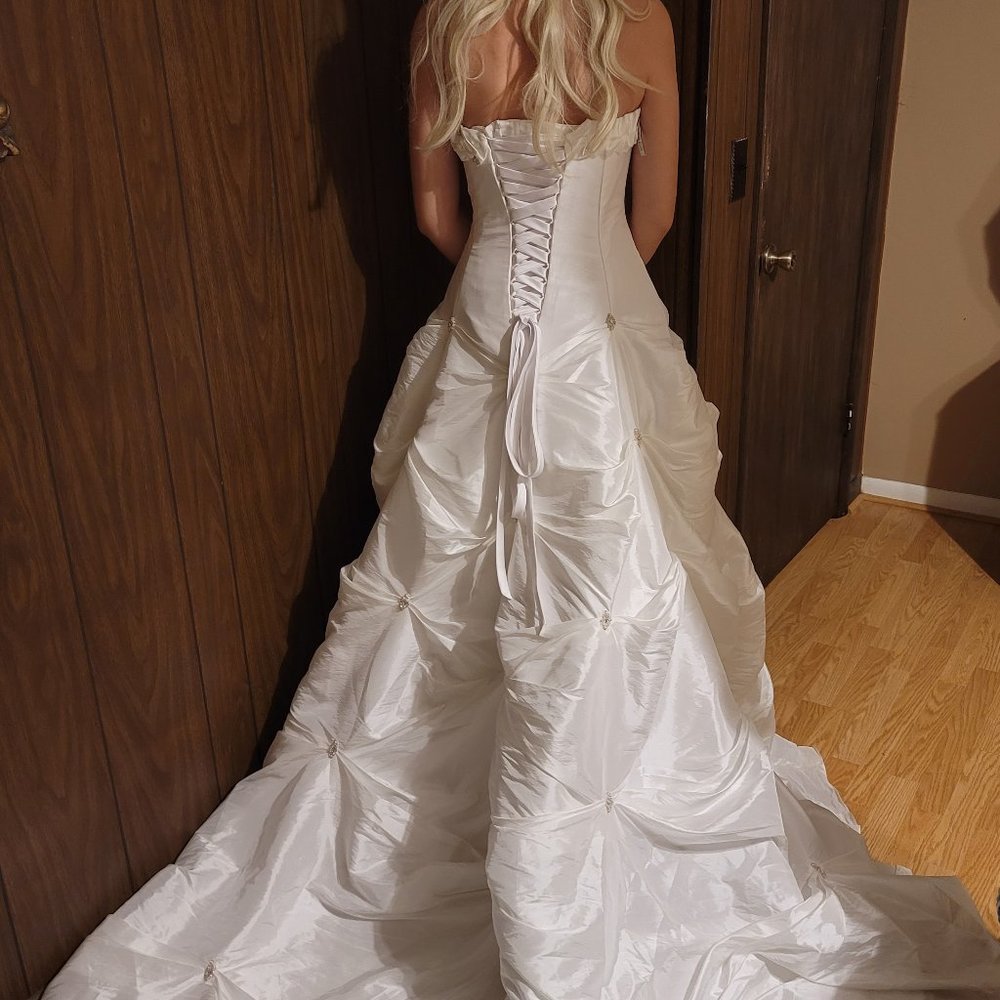 Wedding Dress Maggie Sottero Size 8 - Picture 2 of 16
